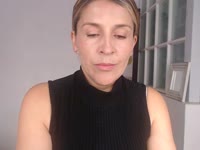 I consider myself an authentic, feminine, and very curious person. I enjoy conversation and creating a real connection with those who visit me.
I love sensuality, the playful glances, and the complicity that arises when two people dare to enjoy the moment. Here you