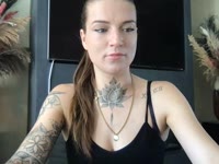 Opzoek naar wat spanning en ben je wat nieuwsgieirig naar deze ondeugende jonge milf? Hebben mijn looks je nieuwsgierig gemaakt of was het stiekem dat gespierde kontje?
Mijn lange haren of me heldere blauwe ogen?Laten we heerlijk samen kletsen en vertel mij jou fantasie, bij mij kun je alles zeggen! Het blijft ons geheimpje!Wie weet loopt de spanning zo hoog op dat we samen een heerlijk avontuurtje beleven en intens genieten.. Ik wacht op je.. Liefs