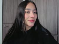 I am a girl full of energy, outgoing and always with a big smile. I love going to the gym, where I feel strong and motivated. My laugh is something that defines me, it