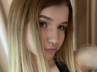 cam girl masturbating with dildo AraPosey