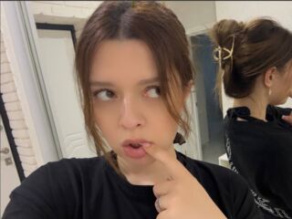 sexy webcamgirl pic DevonaChurchey