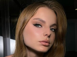camwhore nude DoraWilliams