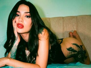 free nude webcam show EmiliaVanRose