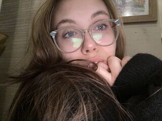 hot webcam slut EmilyLoven