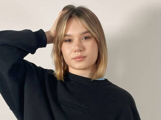 fingering webcamgirl JoyeLatin