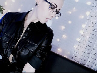 girl slave webcam LeslieEden