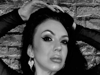 girl slave webcam show SabrianneBlack