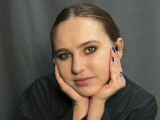 naked cam girl fingering pussy AlanaHowlett