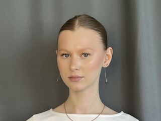 naked cam chatroom AlexiaBedar