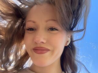 camwhore masturbating with dildo AnnikaRodrigez