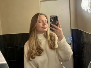 camwhore fingering shaved pussy AryaThomas