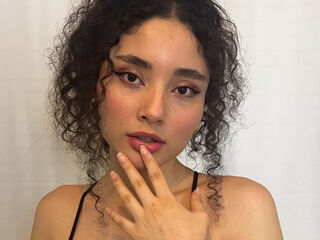 nude webcamgirl BellaVuitton