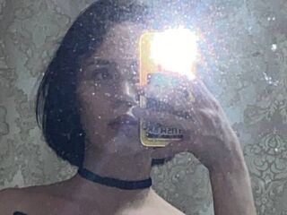 naked girl with webcam masturbating with vibrator CarolineBlagman