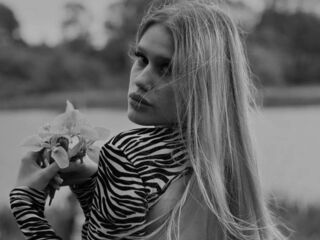 topless girl CharisseBuonomo