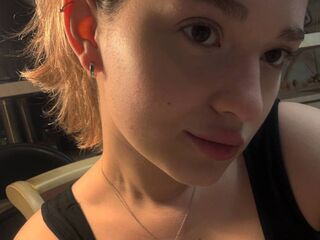 naked camgirl masturbating with vibrator ChloeDemaio