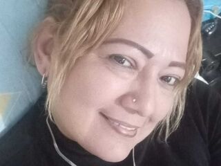 masturbating camgirl ClauDaniels