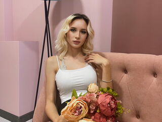 cam chatroom CutesLucy
