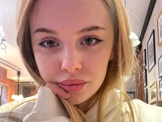 cam girl playing with vibrator DevonaBradner
