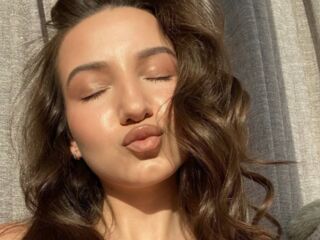 webcamgirl chatroom DinaSweeny