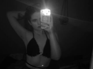 sexy camgirl picture DoloresHuesing