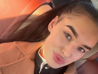 cam girl playing with vibrator EmelyMastorovo