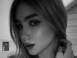 hot cam slut EmmaBlond