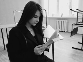 naked webcamgirl EnricaElis