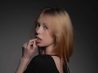 camgirl playing with sextoy FabiaBerry