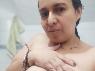 chatrubate cam girl IbannaBely