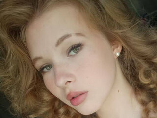 camgirl playing with sextoy IllaPytlewski