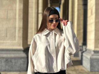camgirl playing with sextoy IsoldeRavencrest
