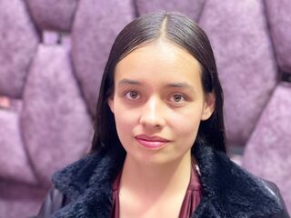 masturbating webcamgirl IssaMontenegro