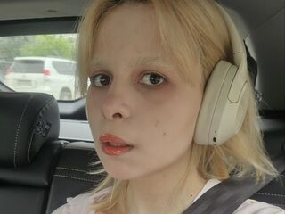camslut showing pussy JillianOng