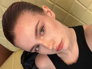 camwhore spreading pussy KlaraGogins