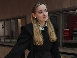 camgirl masturbating with sex toy LamonicaBottiggi