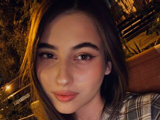 masturbating webcamgirl LeiaFrost