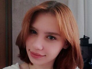 naked camgirl masturbating with dildo LelaKravetsky