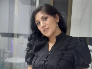 camgirl playing with vibrator LiaClarson