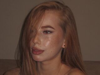topless webcam girl LisaCornerd