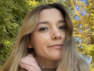 hot strip tease webcam LunariaVelvet