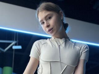 naked girl with webcam masturbating with dildo MammieRamp