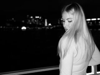 naughty cam girl masturbating MariBrandel