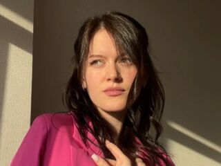 naked camgirl masturbating MaudGuerrido