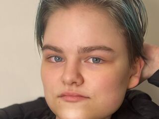 naked camgirl masturbating with vibrator NilaPerine