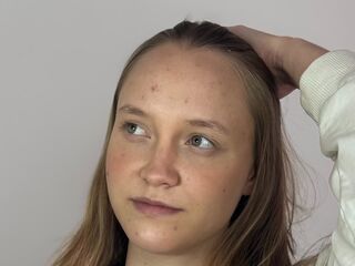 camwhore masturbating with vibrator SharriDougan