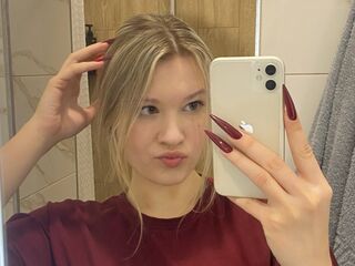 beautiful webcamgirl SkyeDavi