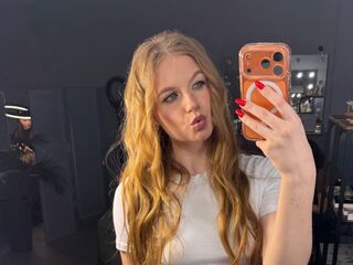 free nude cam TainaSaffo