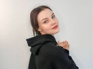 camgirl masturbating with dildo ToraMendiaz