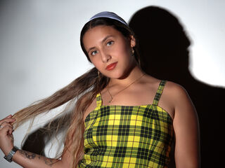 camslut showing pussy VegaLila