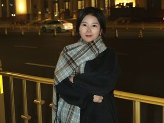 camgirl masturbating with dildo WangFei